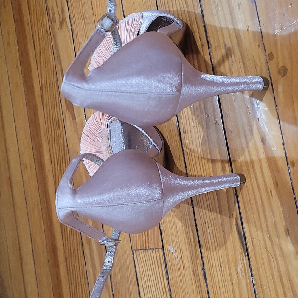 Cute Adrianna Papell shoes NWOT - Picture 3 of 4